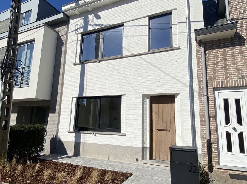 Deze instapklare en volledige gerenoveerde woning ligt in hartje Bonheiden. &lt;br /&gt;
Gelegen in een zeer mooie en rustige straat op wandelafstand van he